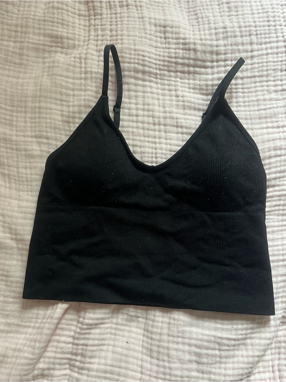 Forever 21 black v-neck tank top cropped